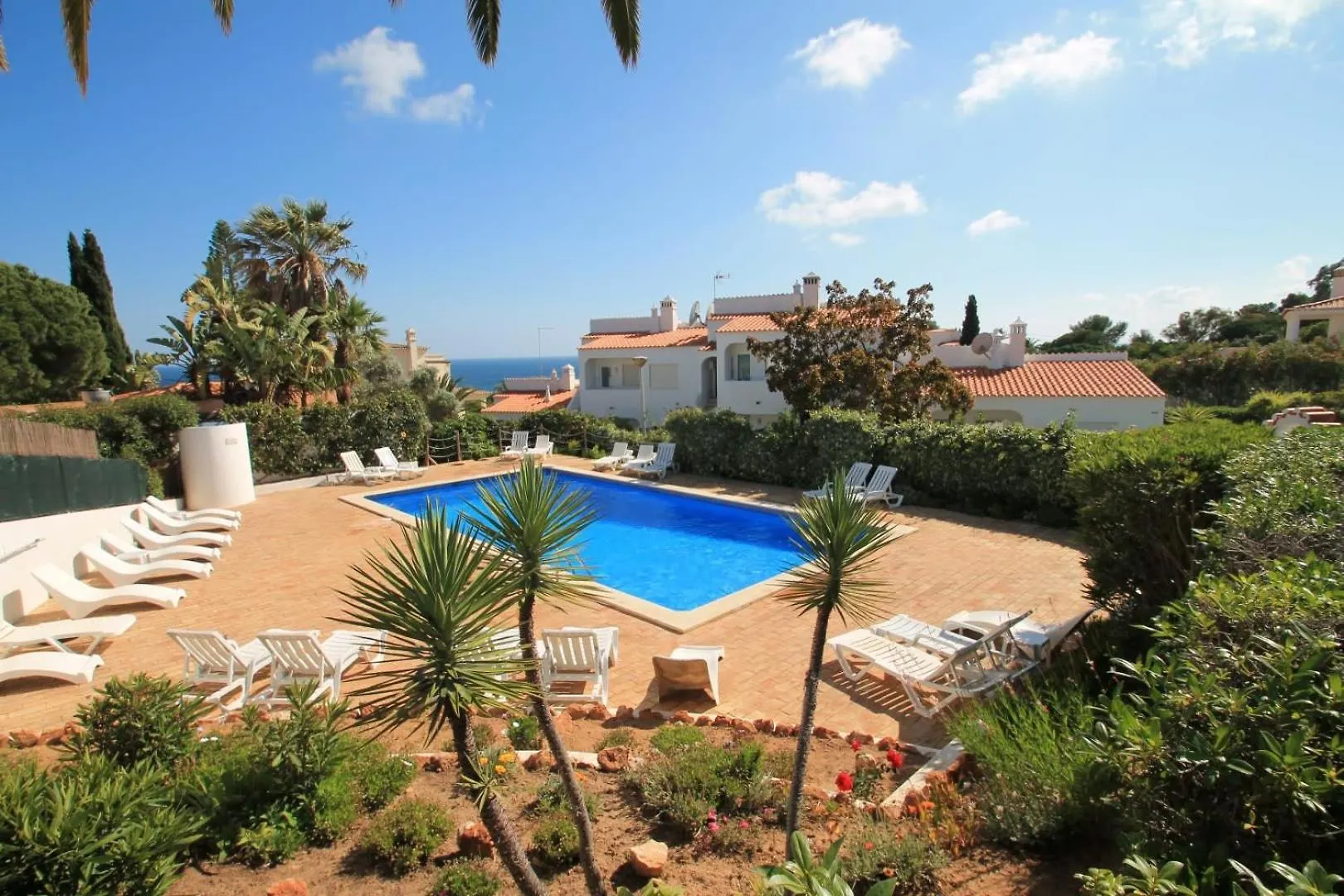 Casa Scarlett Walk To Beach Communal Pool contacts